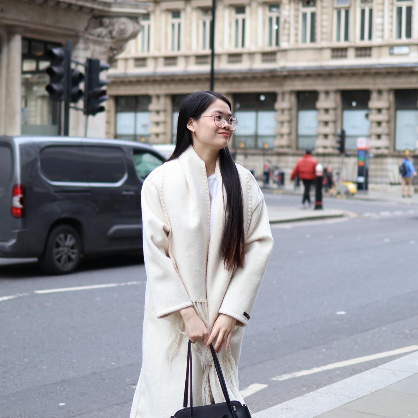 “Trong bank công ty đâu có tiền đâu? Sao lại bảo là có lời?”